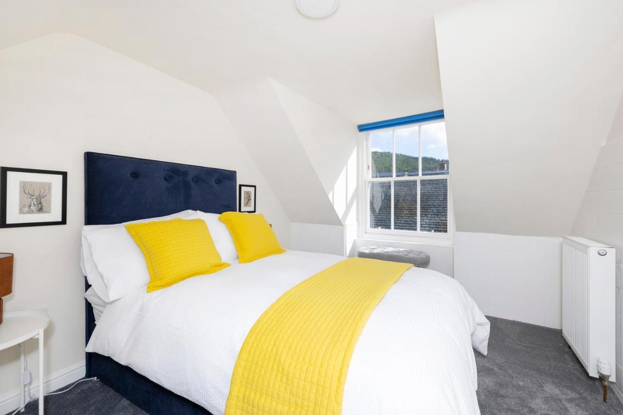 2 Bedroom Apartment On Peebles High Street Exterior foto